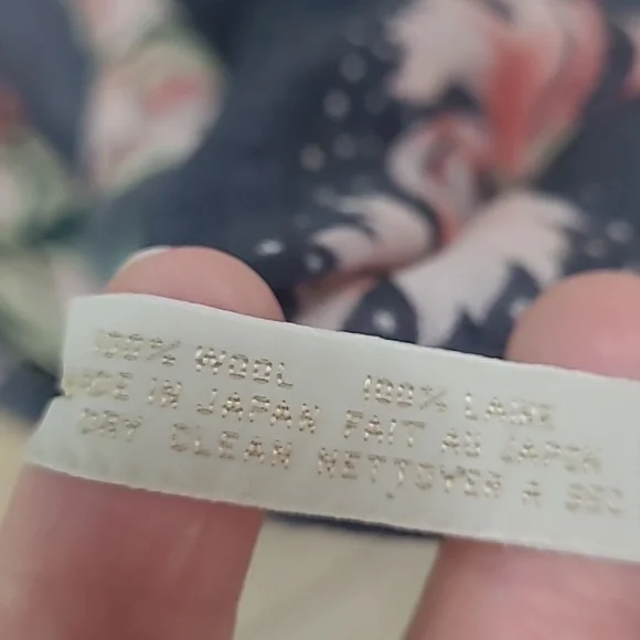 Perry Ellis Navy and Pink Scarf 100% Wool - Picture 6 of 6